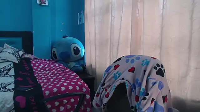 Snapshot of Liaroberts1 chatting on 02.11.25 Liaroberts1 online show from 02.11.25