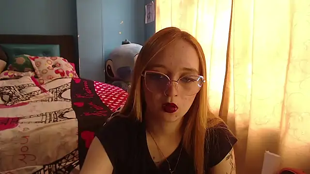 Snapshot of Liaroberts1 chatting on 02.12.25 Liaroberts1 online show from 02.12.25