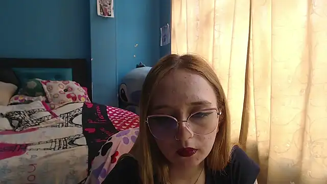 Snapshot of Liaroberts1 chatting on 02.12.25 Liaroberts1 online show from 02.12.25