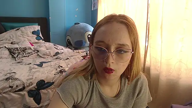 Snapshot of Liaroberts1 chatting on 02.18.25 Liaroberts1 online show from 02.18.25