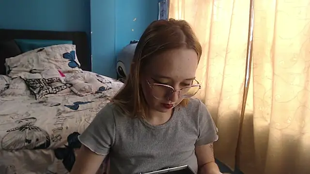 Snapshot of Liaroberts1 chatting on 02.18.25 Liaroberts1 online show from 02.18.25