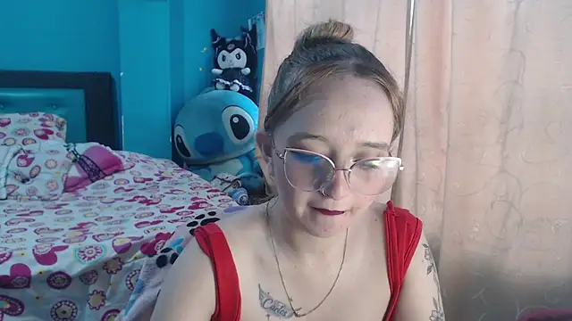 Snapshot of Liaroberts1 chatting on 02.26.25 Liaroberts1 online show from 02.26.25