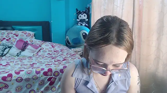 Snapshot of Liaroberts1 chatting on 02.28.25 Liaroberts1 online show from 02.28.25