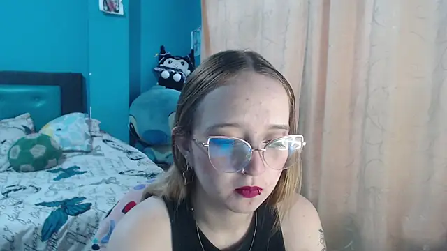 Snapshot of Liaroberts1 chatting on 03.13.25 Liaroberts1 online show from 03.13.25