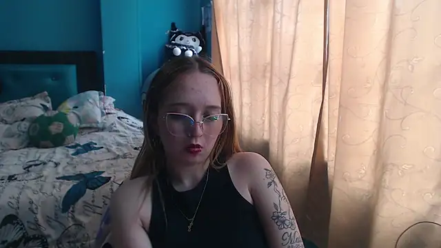 Snapshot of Liaroberts1 chatting on 03.13.25 Liaroberts1 online show from 03.13.25