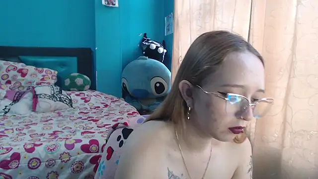 Snapshot of Liaroberts1 chatting on 03.15.25 Liaroberts1 online show from 03.15.25