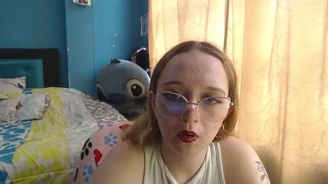 Snapshot of Liaroberts1 chatting on 03.17.25 Liaroberts1 online show from 03.17.25