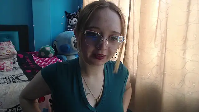 Snapshot of Liaroberts1 chatting on 03.18.25 Liaroberts1 online show from 03.18.25