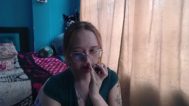 Snapshot of Liaroberts1 chatting on 03.18.25 Liaroberts1 online show from 03.18.25