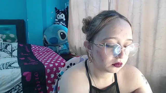 Snapshot of Liaroberts1 chatting on 03.19.25 Liaroberts1 online show from 03.19.25