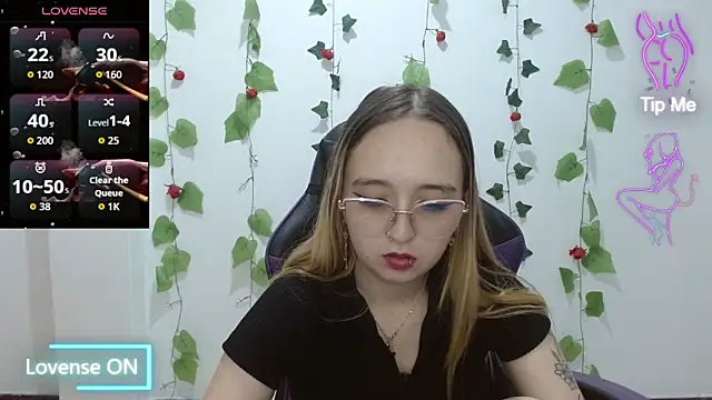 Liaroberts1 online show from 04.29.26