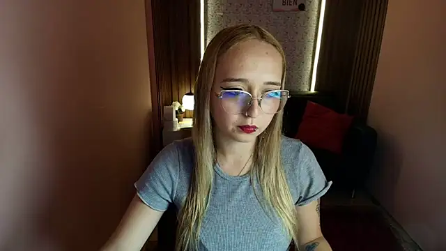 Liaroberts1 online show from 06.17.26