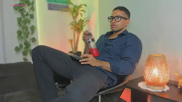 Snapshot of LincomAmith chatting on 02.23.25 LincomAmith online show from 02.23.25