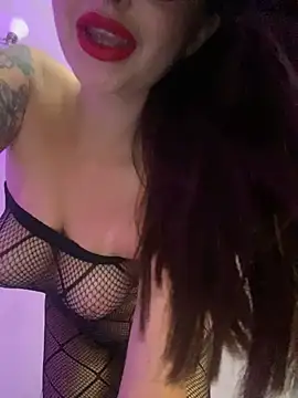 Snapshot of GoodGirll2133 chatting on 12.18.24 GoodGirll2133 online show from 12.18.24