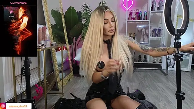 ArianaArianna online show from 11.05.25