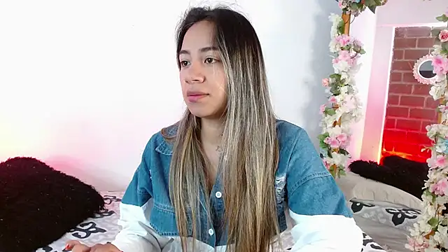 Jules n Gia online show from 12.18.24