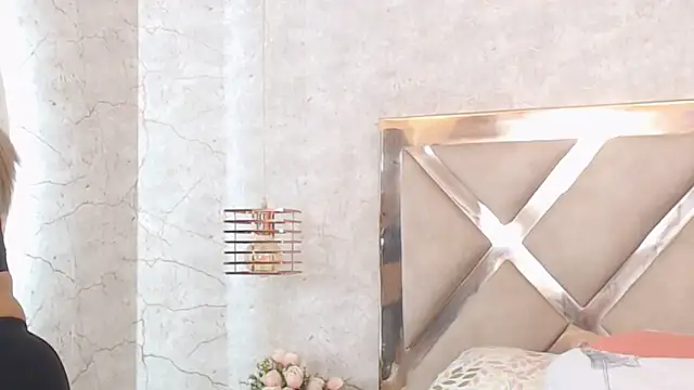 Snapshot of JoannaStanford chatting on 12.22.24 JoannaStanford online show from 12.22.24