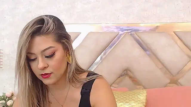 Snapshot of JoannaStanford chatting on 01.07.25 JoannaStanford online show from 01.07.25