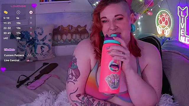 Snapshot of opalreigning chatting on 12.30.24 opalreigning online show from 12.30.24