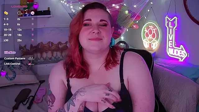 Snapshot of opalreigning chatting on 02.08.25 opalreigning online show from 02.08.25