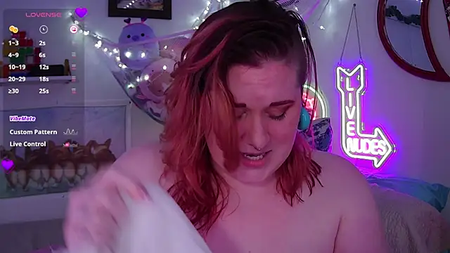 Snapshot of opalreigning chatting on 02.13.25 opalreigning online show from 02.13.25