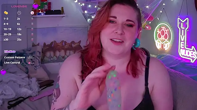 Snapshot of opalreigning chatting on 02.14.25 opalreigning online show from 02.14.25