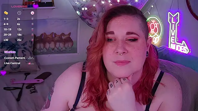 Snapshot of opalreigning chatting on 03.10.25 opalreigning online show from 03.10.25