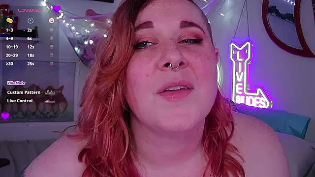 Snapshot of opalreigning chatting on 03.10.25 opalreigning online show from 03.10.25