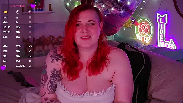 Snapshot of opalreigning chatting on 09.10.25 opalreigning online show from 09.10.25