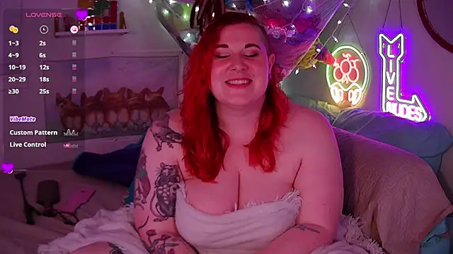 Snapshot of opalreigning chatting on 09.14.25 opalreigning online show from 09.14.25