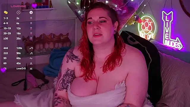 Snapshot of opalreigning chatting on 10.04.25 opalreigning online show from 10.04.25