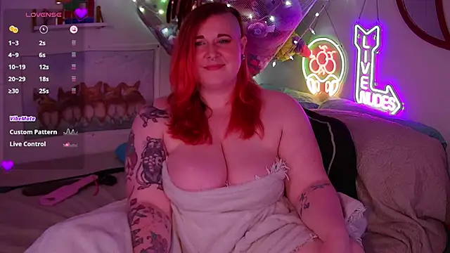 Snapshot of opalreigning chatting on 10.08.25 opalreigning online show from 10.08.25