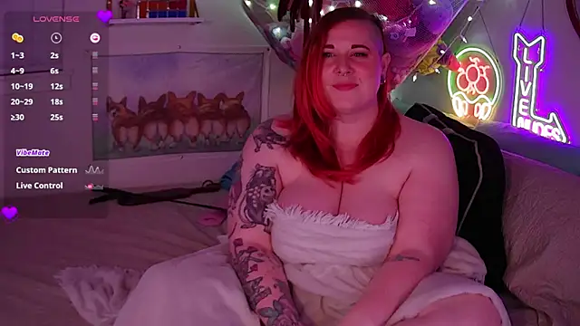 Snapshot of opalreigning chatting on 10.11.25 opalreigning online show from 10.11.25