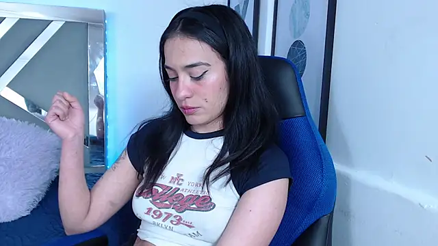 Snapshot of ZaraDames_ chatting on 12.17.24 ZaraDames online show from 12.17.24