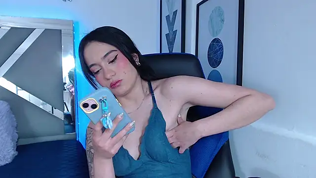Snapshot of ZaraDames_ chatting on 01.14.25 ZaraDames online show from 01.14.25