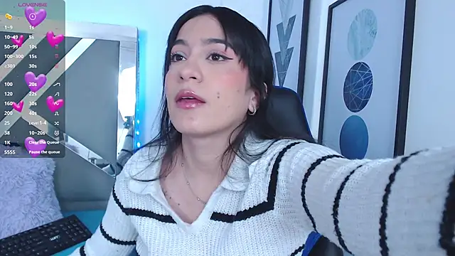 Snapshot of ZaraDames_ chatting on 02.12.25 ZaraDames online show from 02.12.25