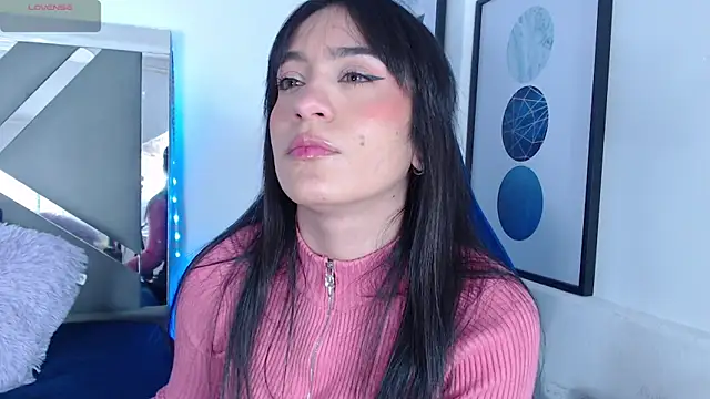 Snapshot of ZaraDames_ chatting on 02.16.25 ZaraDames online show from 02.16.25