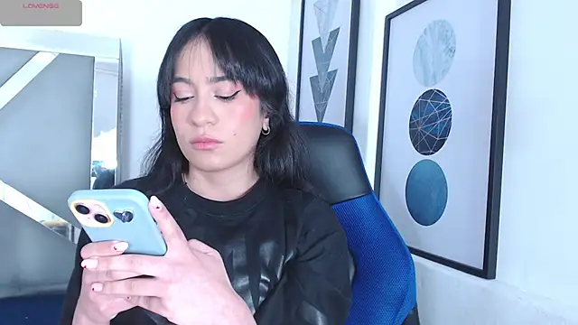 Snapshot of ZaraDames_ chatting on 02.19.25 ZaraDames online show from 02.19.25