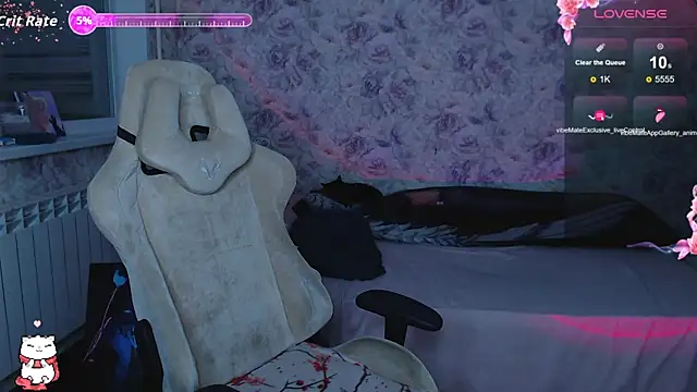 Snapshot of Estelle_Hicks chatting on 10.31.25 Estelle Hicks online show from 10.31.25