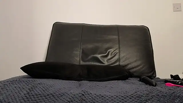 Snapshot of AmaliaMarkova_ chatting on 10.12.25 AmaliaMarkova  online show from 10.12.25