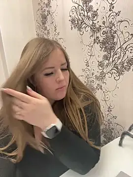 Snapshot of MargaretRoyal chatting on 10.29.25 MargaretRoyal online show from 10.29.25