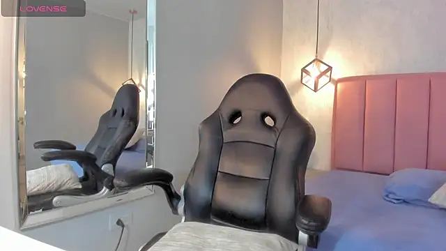 SUNNYCYRUS online show from 10.20.25