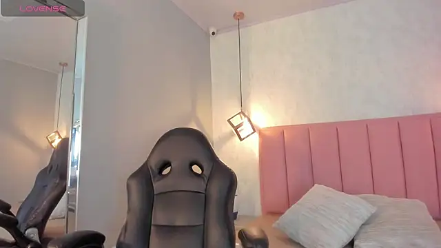 SUNNYCYRUS online show from 10.24.25