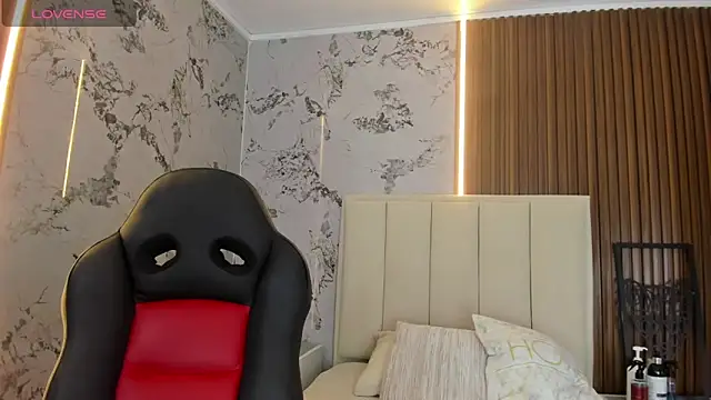 SUNNYCYRUS online show from 11.12.25