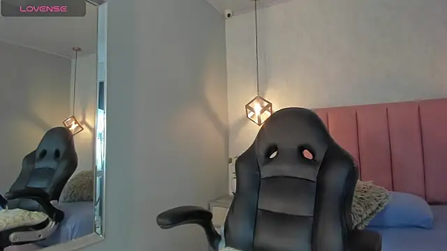 SUNNYCYRUS online show from 11.19.25