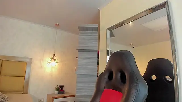 SUNNYCYRUS online show from 04.18.26