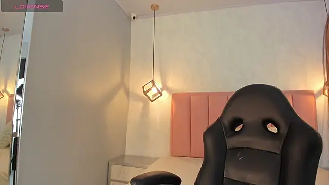 SUNNYCYRUS online show from 05.26.26
