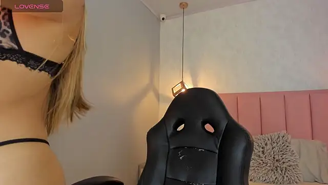 SUNNYCYRUS online show from 06.03.26