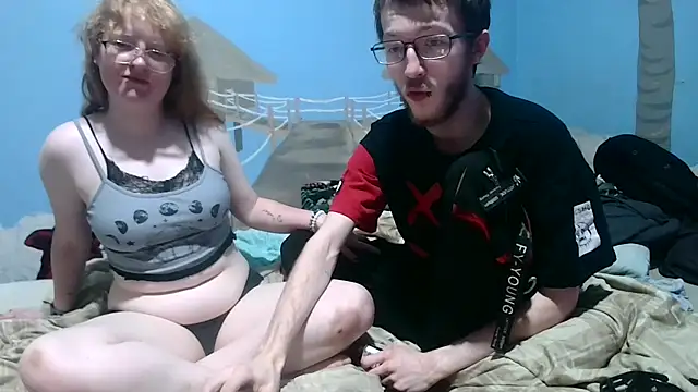 Snapshot of redandwolf chatting on 10.04.25 redandwolf online show from 10.04.25