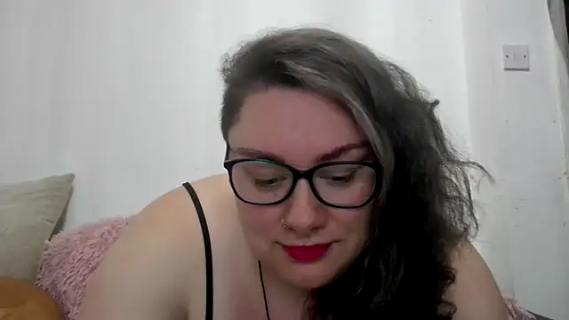 Bustycurves online show from 11.02.25